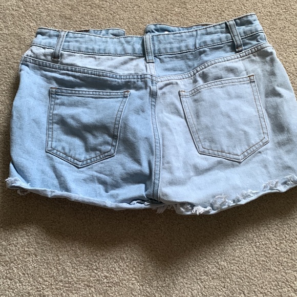 Ripped Jean shorts - Picture 3 of 3
